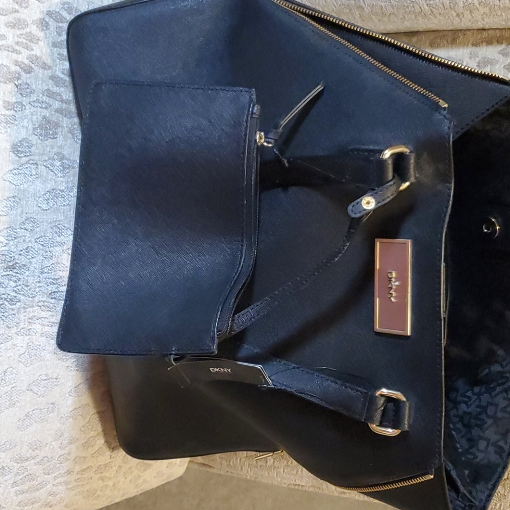 Large DNKY purse - Picture 4 of 4